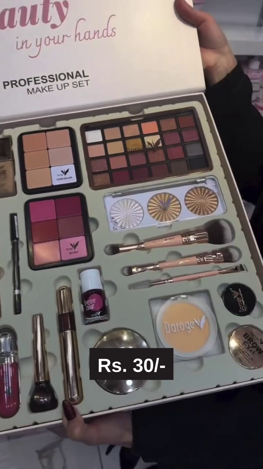 Professional All-in-One Beauty Makeup Kit – Complete Cosmetic Set with Foundation, Lipsticks, Eyeshadows, Brushes, Blush, Highlighter, Eyeliner, and More – Beauty in Your Hands