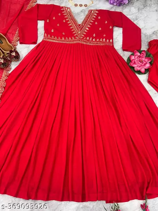 New Đěsigner Party Wear Look Nayra Alia Cut Gown With Pant