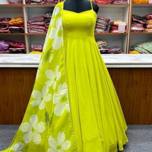 Women's Printed Georgette Ethnic Wear Lightweight Sweetheart Neck Sleevesless Gown with Dupatta