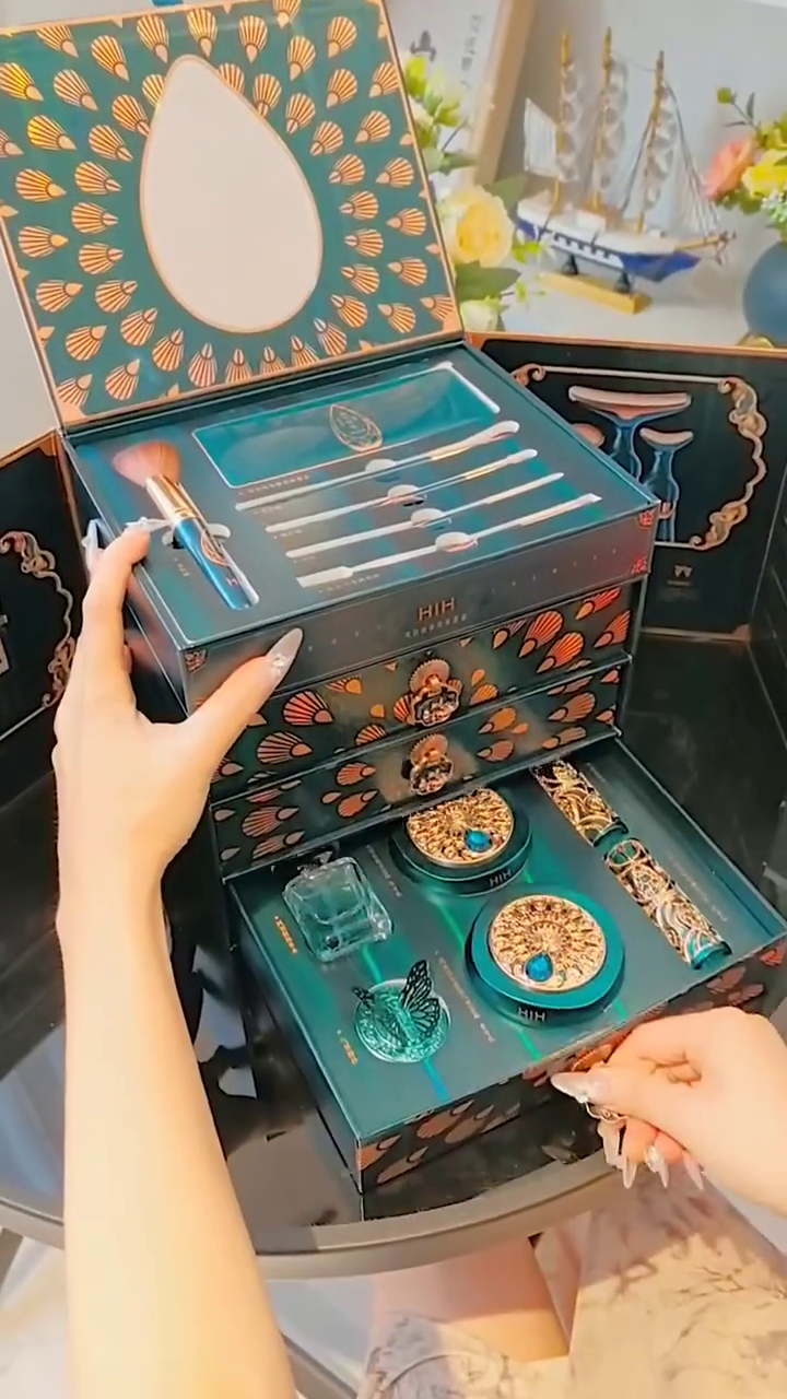 Luxury Peacock-Inspired Multi-Layered Makeup Gift Box Set with Brushes, Lipsticks, Skincare Vials, Eyeshadow Palette, and Decorative Compact – Elegant All-in-One Beauty Collection with Mirror and Artistic Packaging