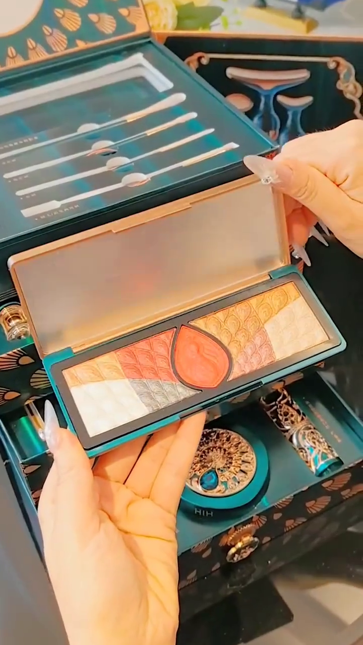 Luxury Peacock-Inspired Multi-Layered Makeup Gift Box Set with Brushes, Lipsticks, Skincare Vials, Eyeshadow Palette, and Decorative Compact – Elegant All-in-One Beauty Collection with Mirror and Artistic Packaging