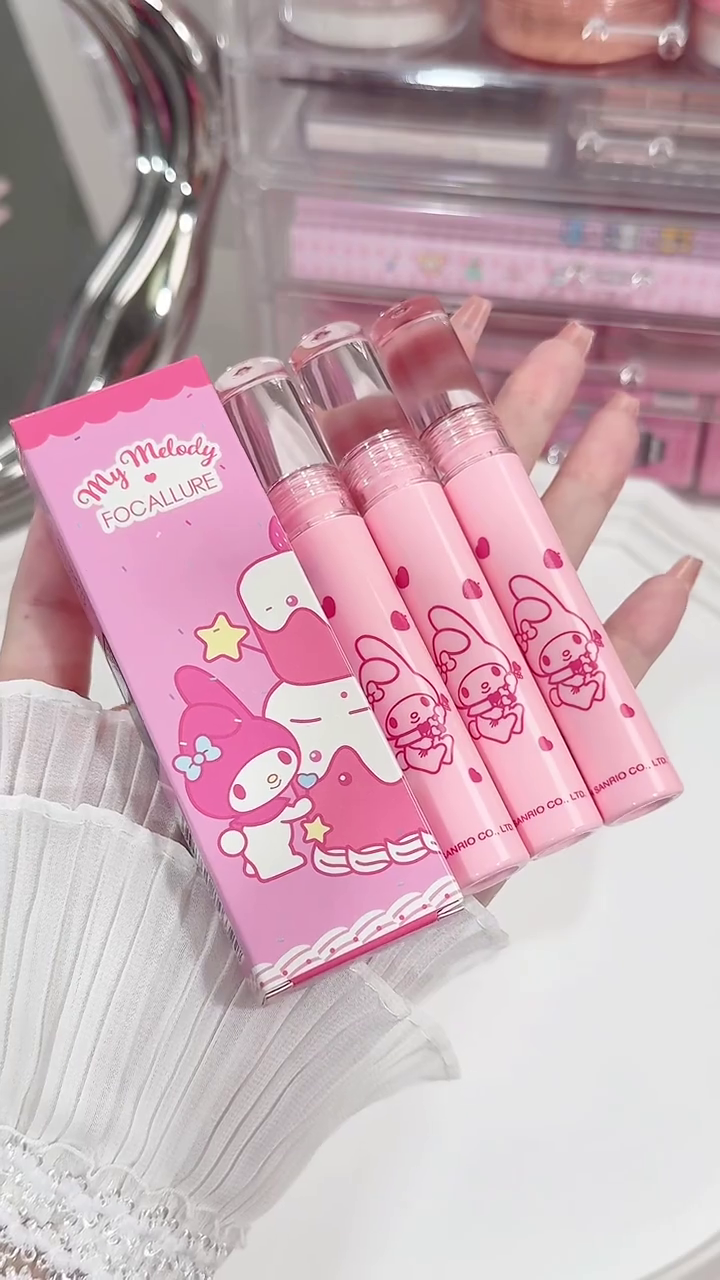 Limited Edition Lip Gloss Set – Cute Pink Packaging with Adorable My Melody Design – Moisturizing, Long-Lasting, High-Pigment Glossy Finish – 3 Shades Swatched for Rich Red and Berry Tones – Collectible Makeup Gift for Sanrio Fans