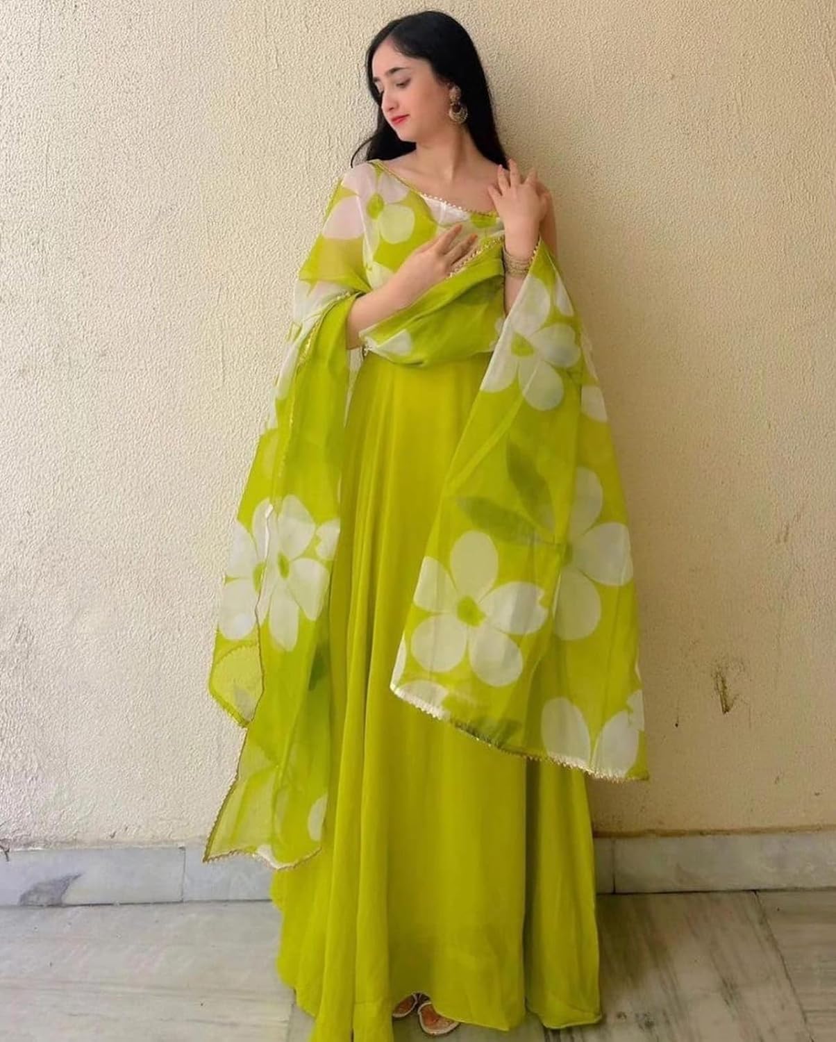 Women's Printed Georgette Ethnic Wear Lightweight Sweetheart Neck Sleevesless Gown with Dupatta