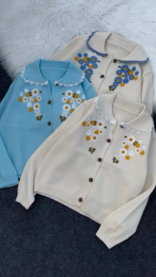 Elegant Daisy Pattern Embroidered Sweater with Delicate Lace Trim and Long Sleeves