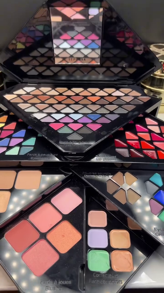 All-in-One Multi-Layer Makeup Palette with Eyeshadows, Blush, Highlighter, Lip Colors, Face Correctors and Mirror for Complete Professional and Creative Makeup Looks