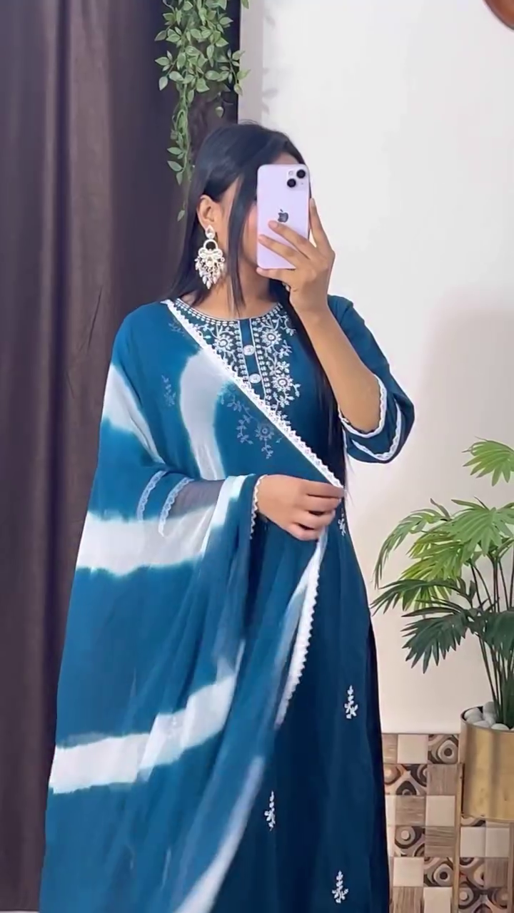 Lavender Embroidered Suit with Sheer Dupatta for a Graceful Traditional Look