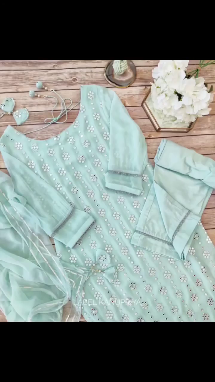 Women Mauve Zari Yoke Design Chanderi Silk Kurta with Trousers & Dupatta