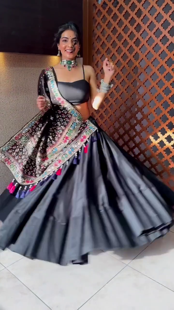 Women's Embroidered Sequence Lehenga Choli With Dupatta