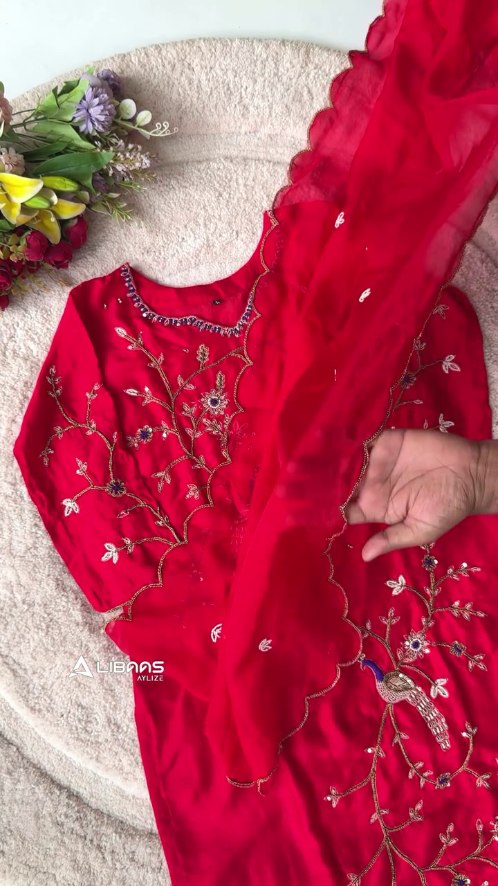 Elegant Red Embroidered Silk Kurta with Delicate Floral Threadwork and Matching Chiffon Dupatta for Women