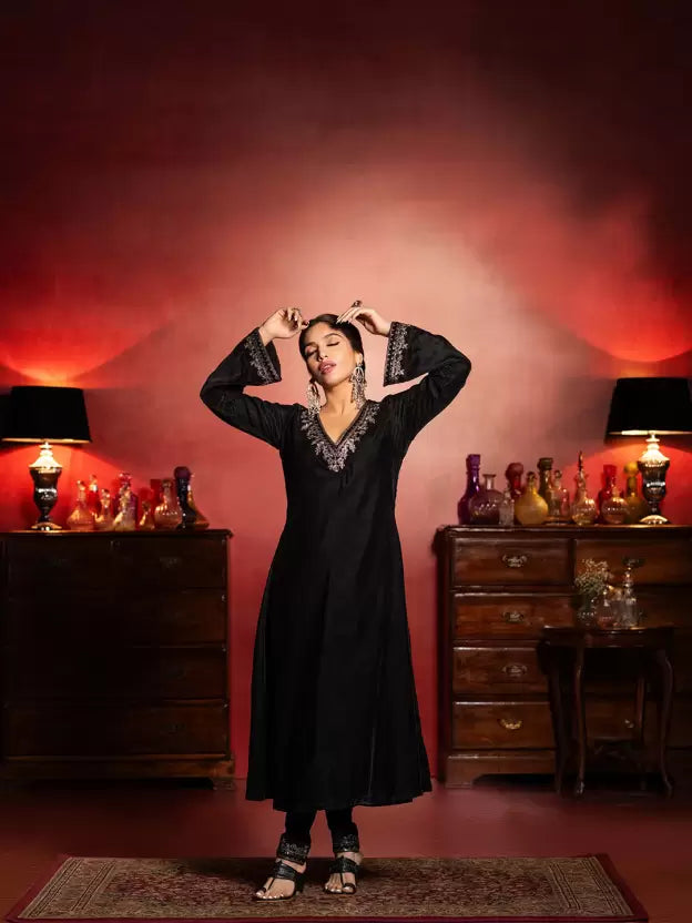 Women Velvet Kurta Pant Dupatta Set