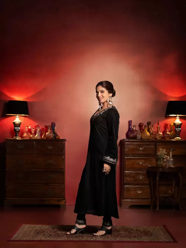 Women Velvet Kurta Pant Dupatta Set